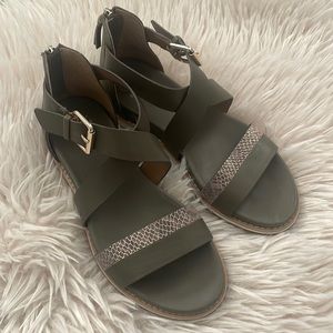Sofft sandals size 7, army green